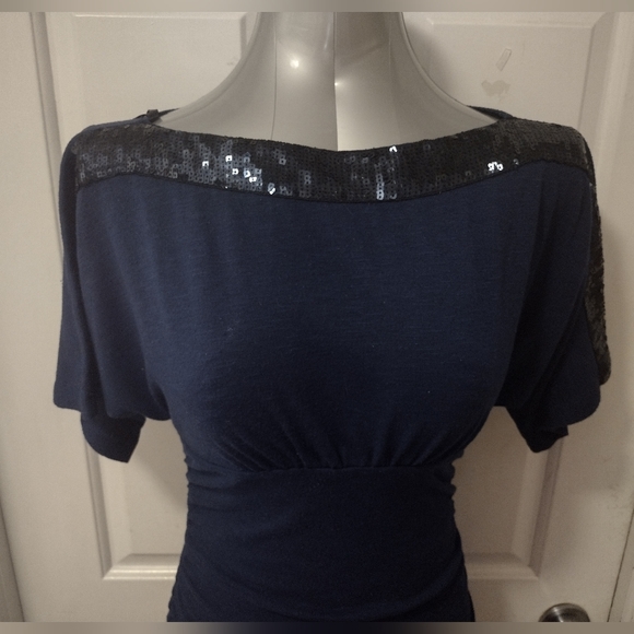 Deb Navy Tunic Mini w Beautiful Black Sequin Accent Across Shoulders & Neck Sz M - Picture 8 of 8